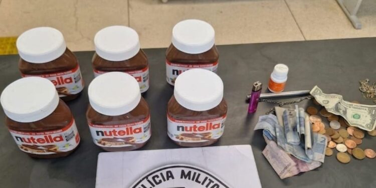 Homem é preso após furtar potes de Nutella de pizzaria em Santos